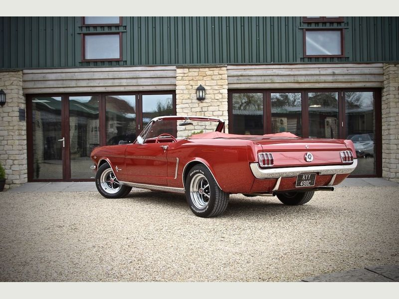 Illustration for article titled Classic Ford Mustangs on Autotrader U.K.